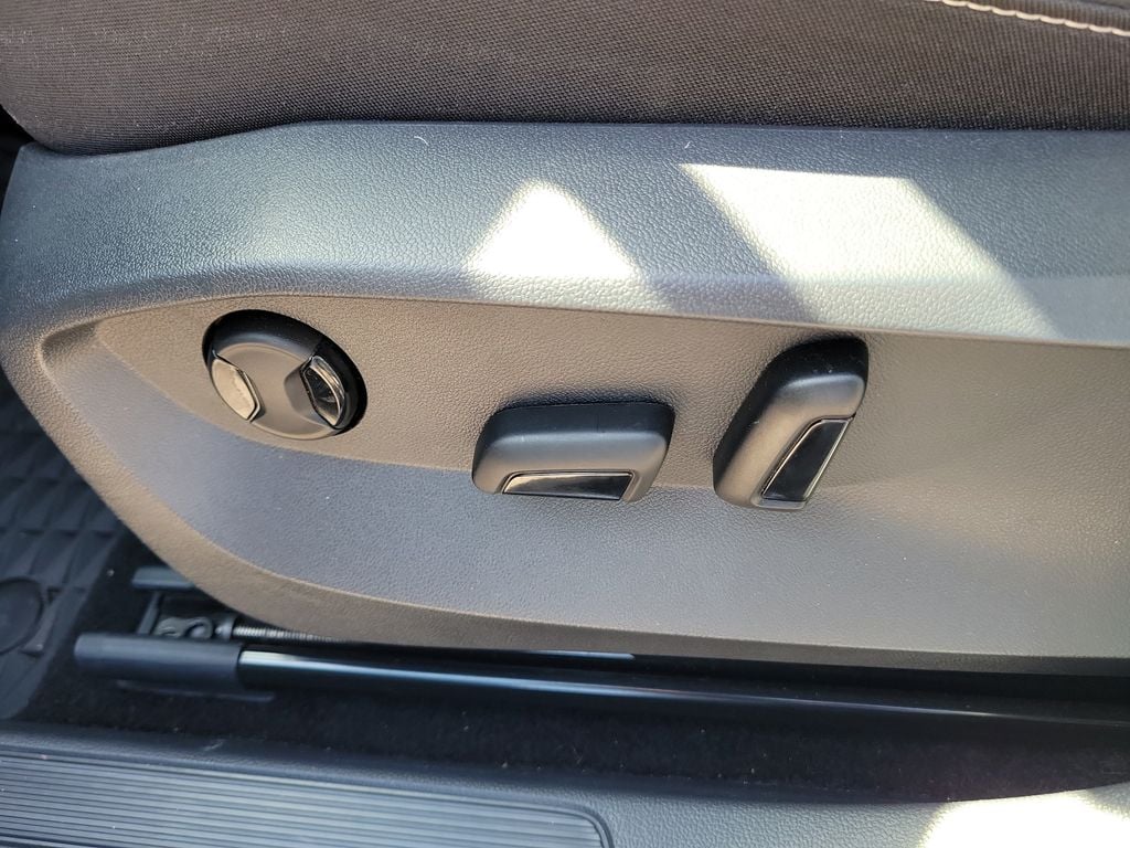 2023 Volkswagen Taos SE - Photo 15
