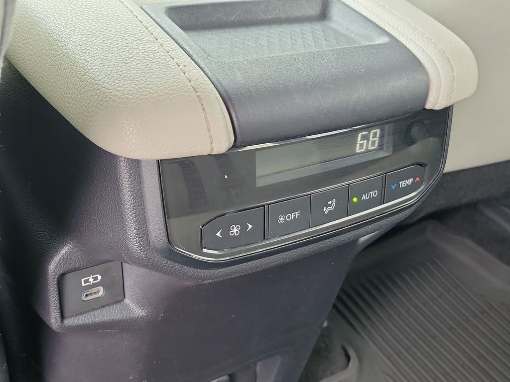 2024 Toyota Grand Highlander XLE - Photo 11