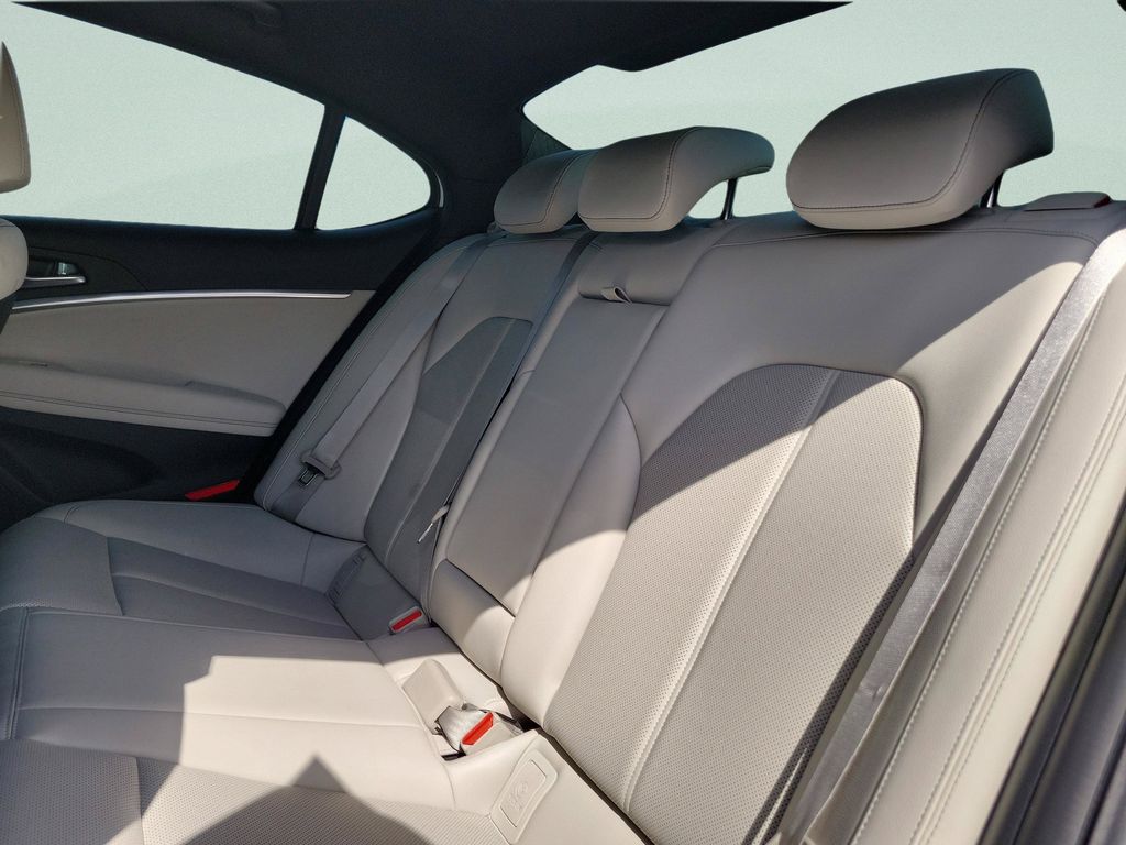 2025 GENESIS G70 Standard - Photo 34