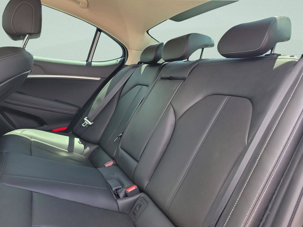 2026 GENESIS G70 Standard - Photo 7