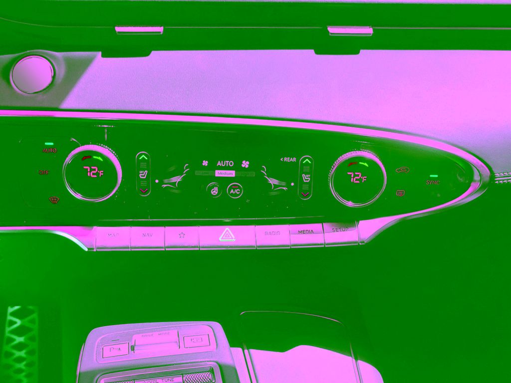 2025 GENESIS GV70 Sport - Photo 15