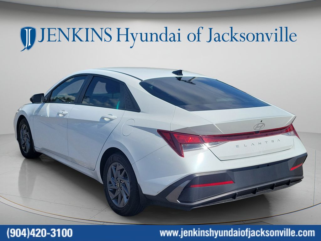 2024 Hyundai Elantra SEL - Photo 10