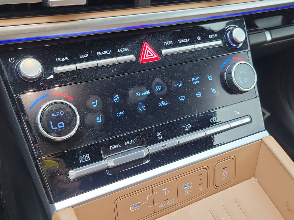 2025 Hyundai Santa Fe Limited - Photo 32