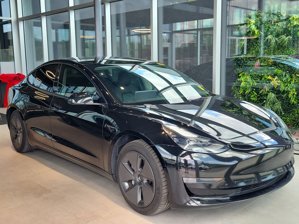 2021 Tesla Model 3 Standard Range Plus's photo