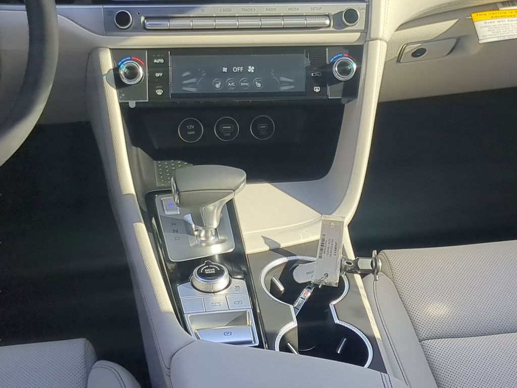 2025 GENESIS G70 Standard - Photo 16