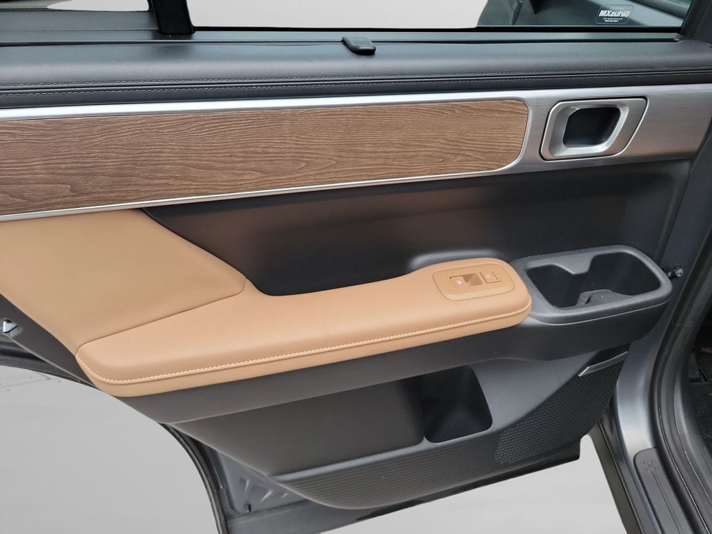 2025 Hyundai Santa Fe Limited - Photo 12