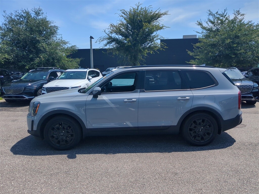 2022 Kia Telluride EX photo 3