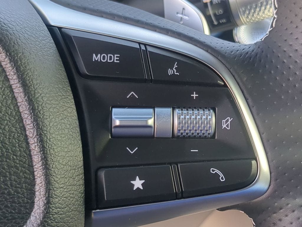 2025 GENESIS G70 Standard - Photo 24
