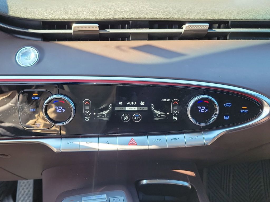 2024 GENESIS GV70 Standard - Photo 18