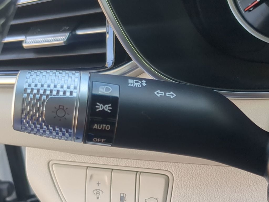 2025 GENESIS G70 Standard - Photo 28