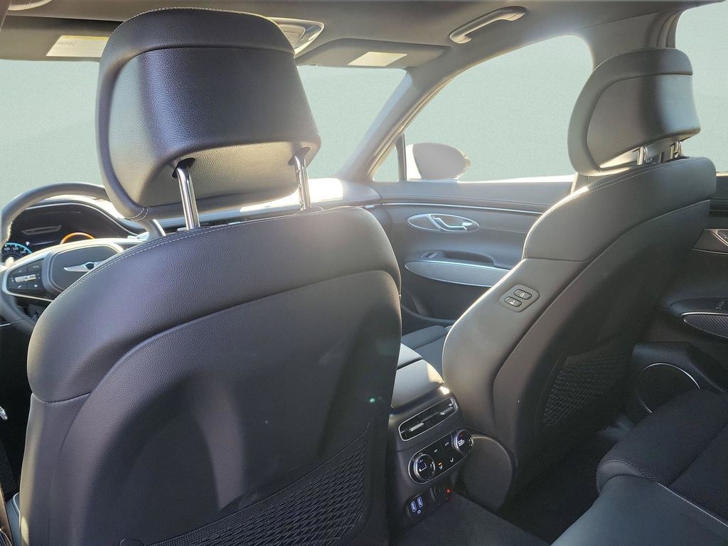2025 GENESIS GV70 Standard - Photo 19