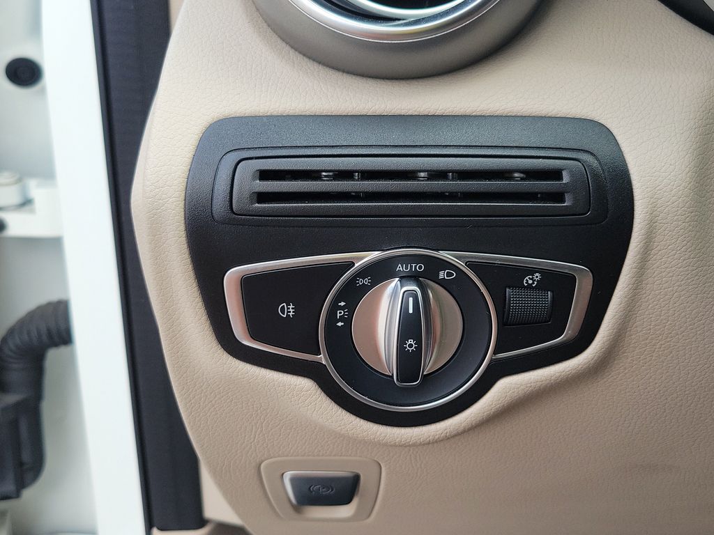 2021 Mercedes-Benz GLC GLC300 - Photo 25