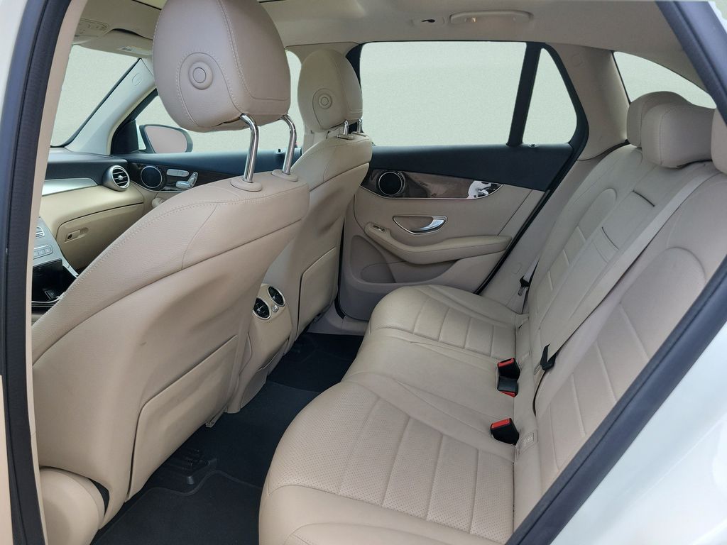 2021 Mercedes-Benz GLC GLC300 - Photo 14