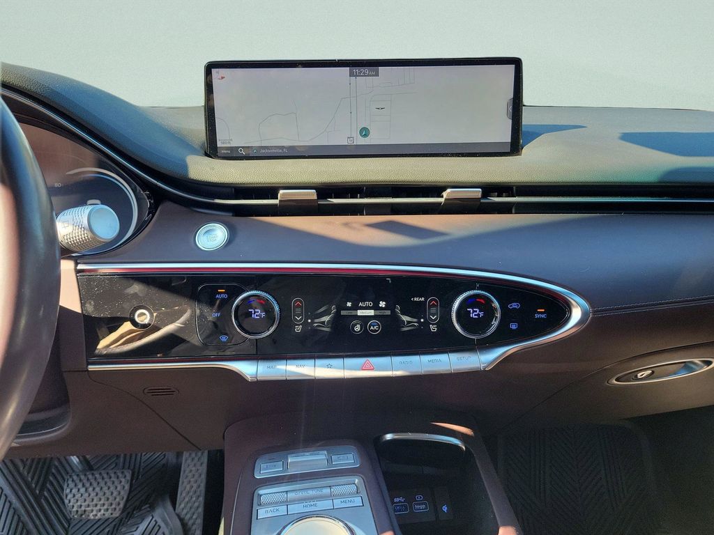 2024 GENESIS GV70 Standard - Photo 24