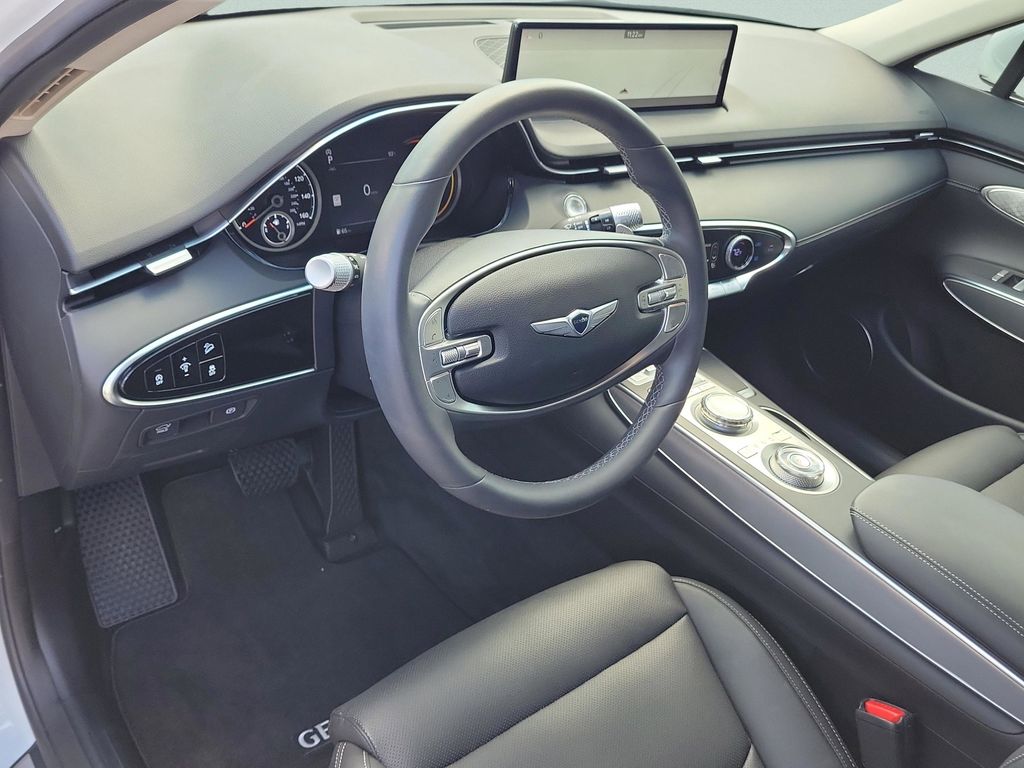 2025 GENESIS GV70 Standard - Photo 18