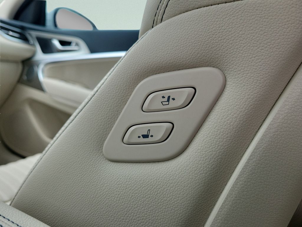2026 GENESIS G70 19