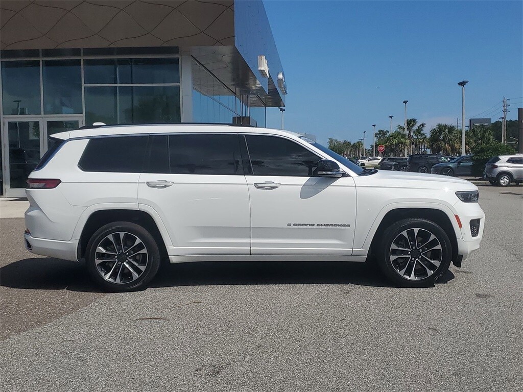 2021 Jeep Grand Cherokee Overland photo 2
