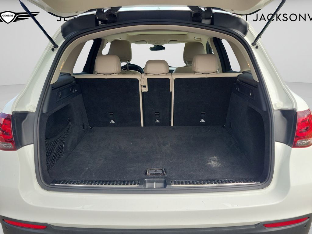 2021 Mercedes-Benz GLC GLC300 - Photo 11