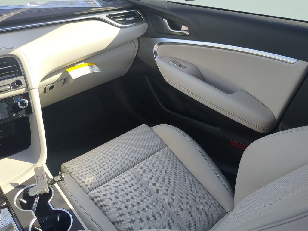 2025 GENESIS G70 Standard - Photo 15