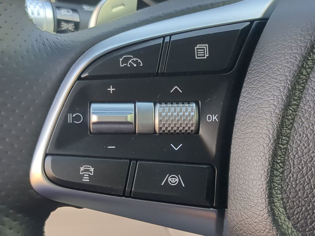 2025 GENESIS G70 Standard - Photo 23