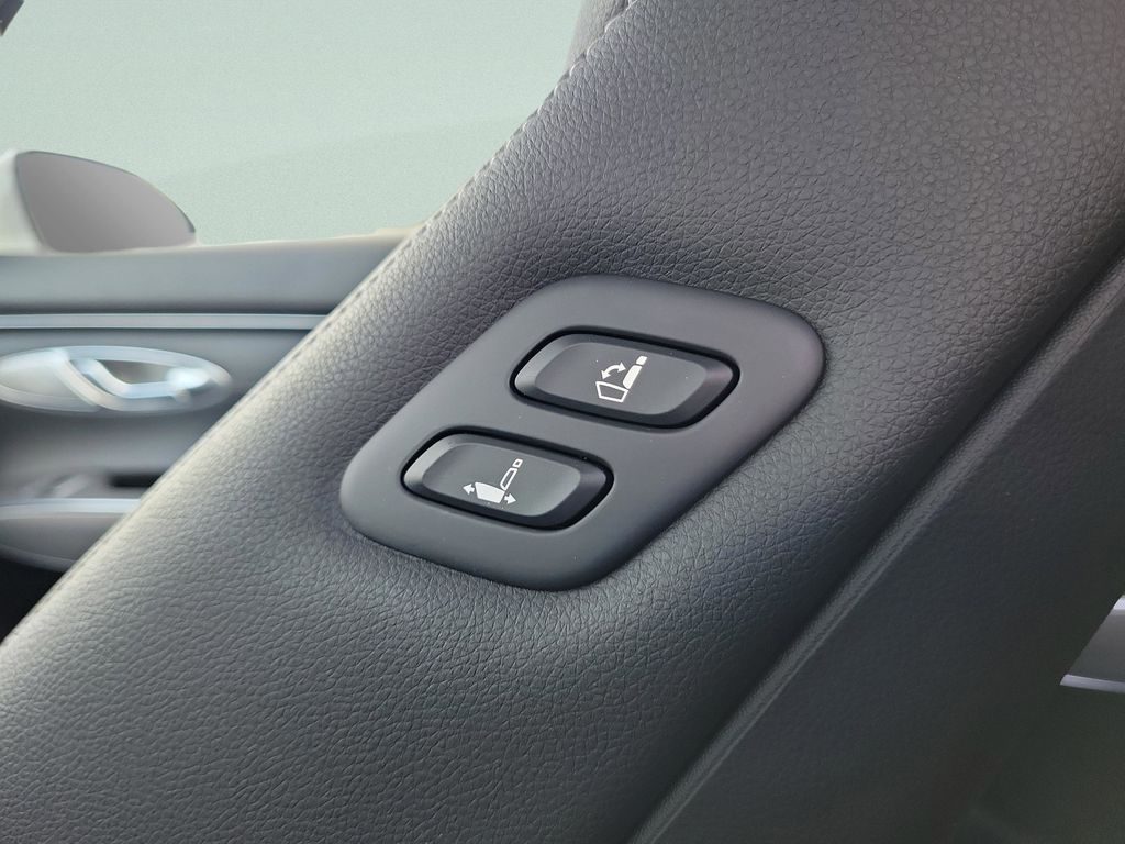 2025 GENESIS GV70 Standard - Photo 15
