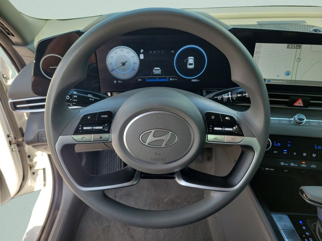 2024 Hyundai Elantra SEL - Photo 22