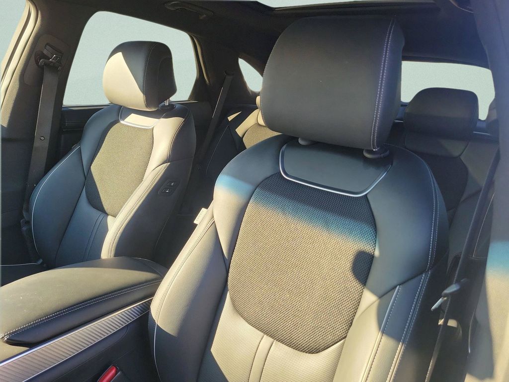 2025 GENESIS GV70 Standard - Photo 21