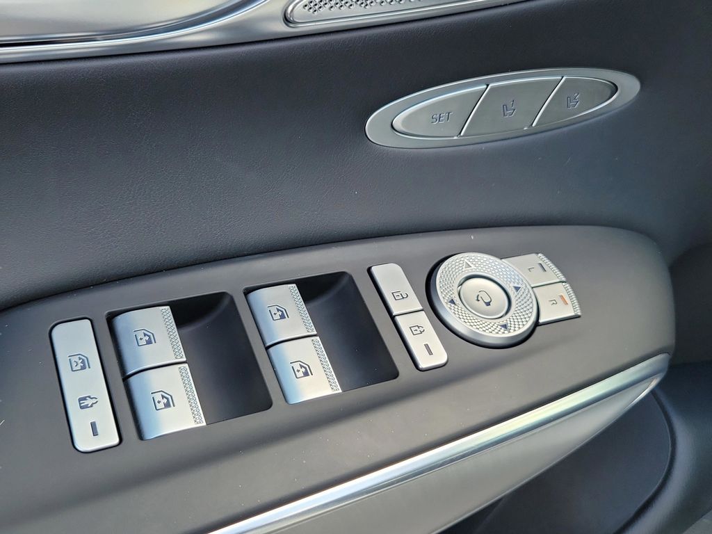 2025 GENESIS GV70 Standard - Photo 22