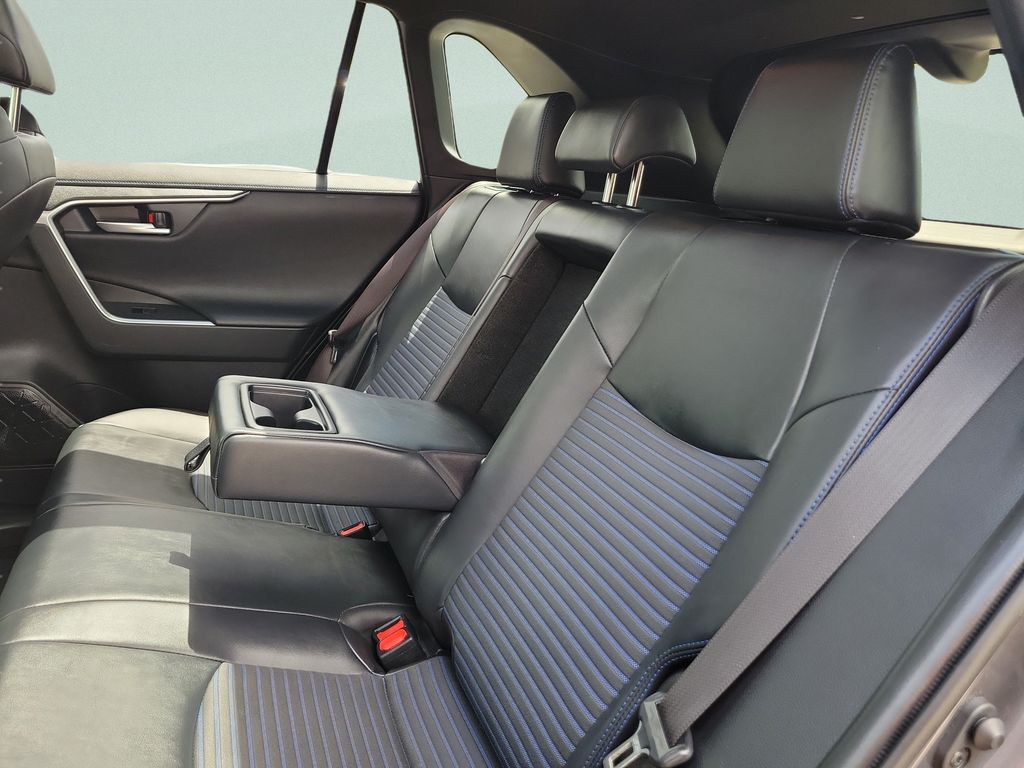 2020 Toyota RAV4 XSE - Photo 11