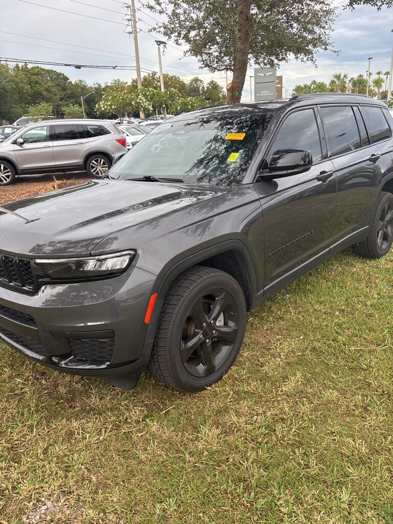 2022 Jeep Grand Cherokee Altitude photo 2