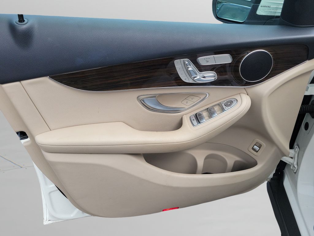 2021 Mercedes-Benz GLC GLC300 - Photo 23