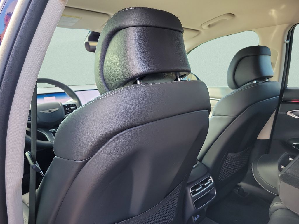 2026 GENESIS GV70 Standard - Photo 14