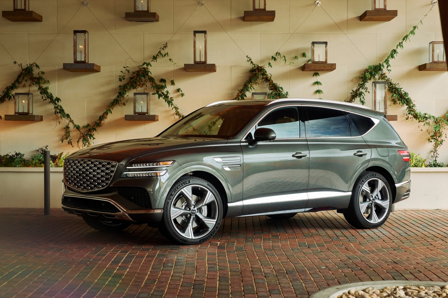 Genesis-parked%20SUV.jpg