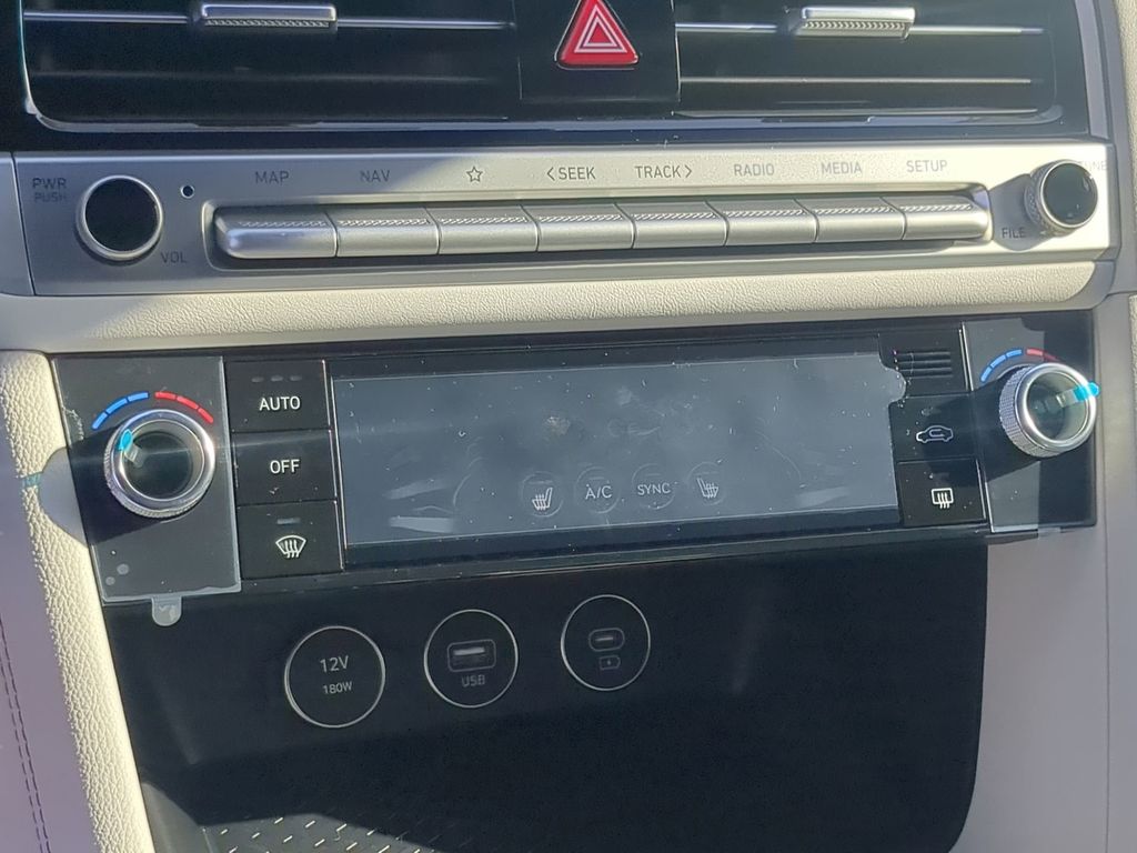 2025 GENESIS G70 Standard - Photo 21
