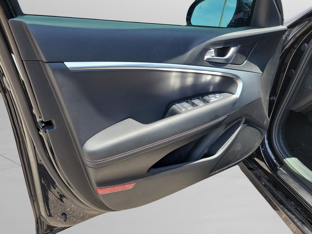 2026 GENESIS G70 Standard - Photo 27