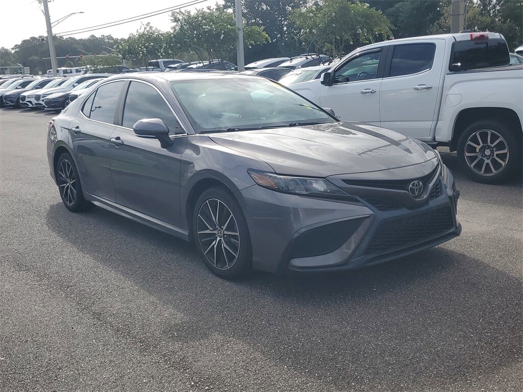 2021 Toyota Camry SE photo 2