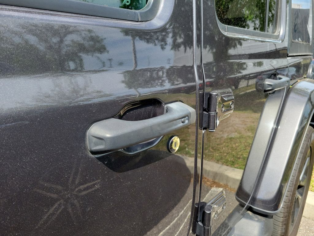 2022 Jeep Wrangler Unlimited Sahara 4XE - Photo 8