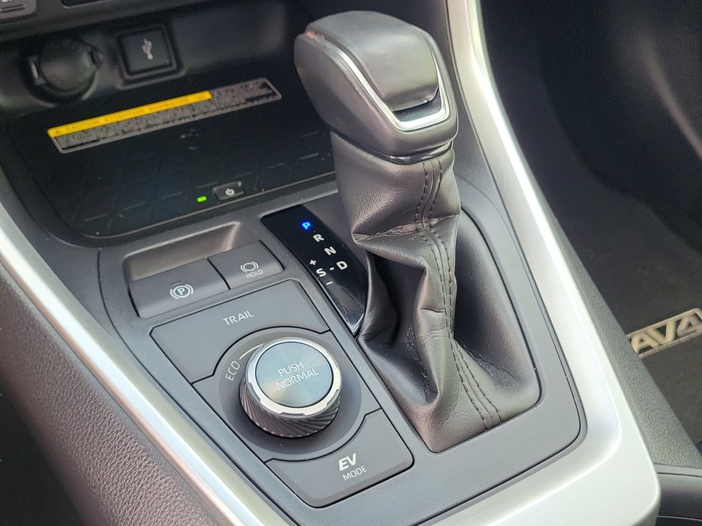 2020 Toyota RAV4 XSE - Photo 30