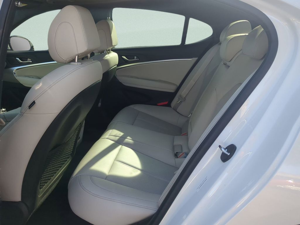 2025 GENESIS G70 Standard - Photo 12