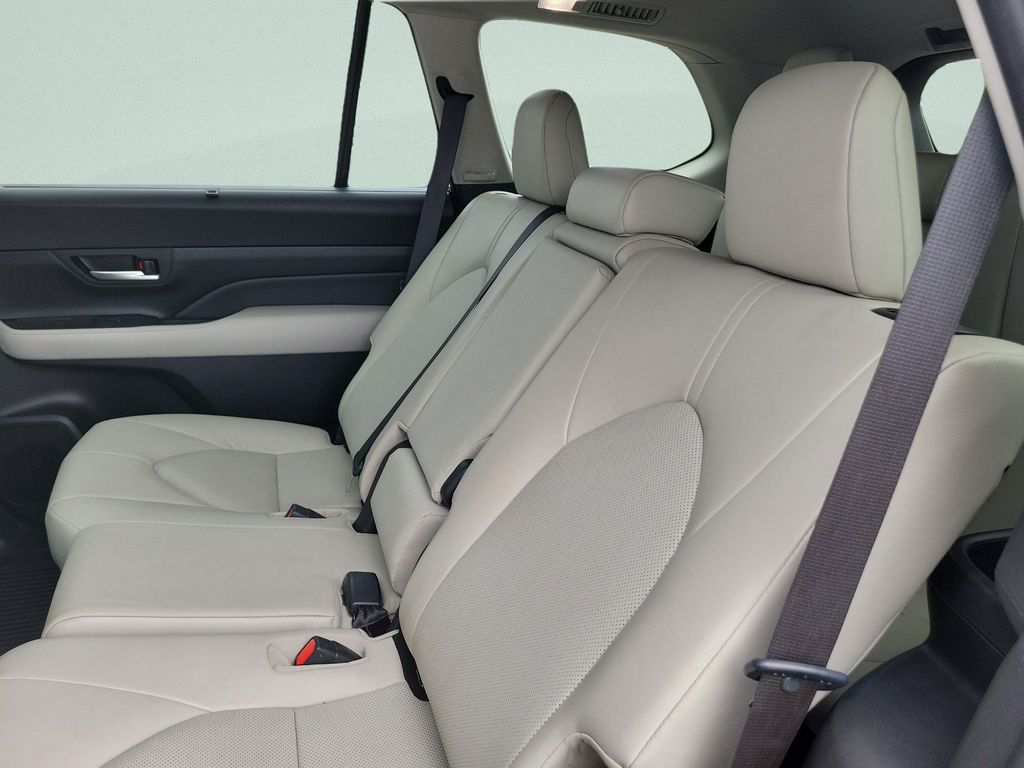 2024 Toyota Grand Highlander XLE - Photo 10