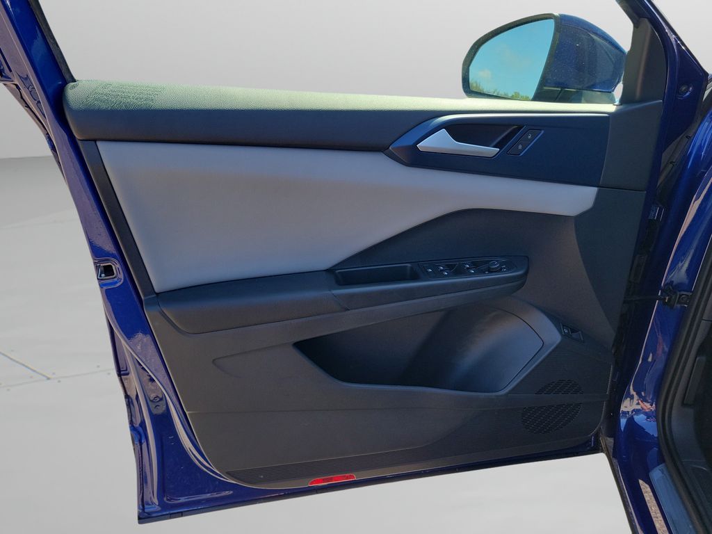 2023 Volkswagen Taos SE - Photo 16