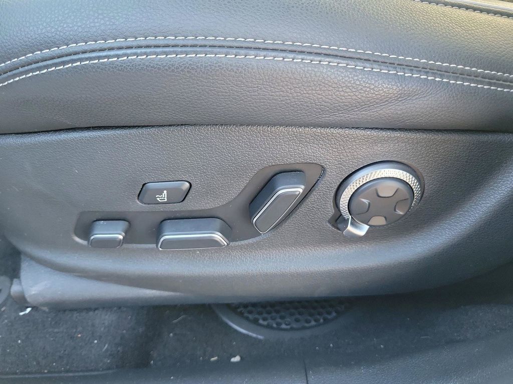 2025 GENESIS GV70 Standard - Photo 23