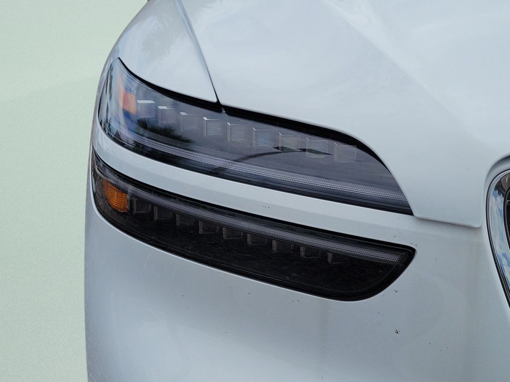 2026 GENESIS GV70 Standard - Photo 8