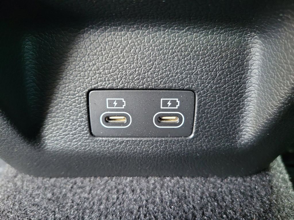 2026 GENESIS G70 Standard - Photo 8