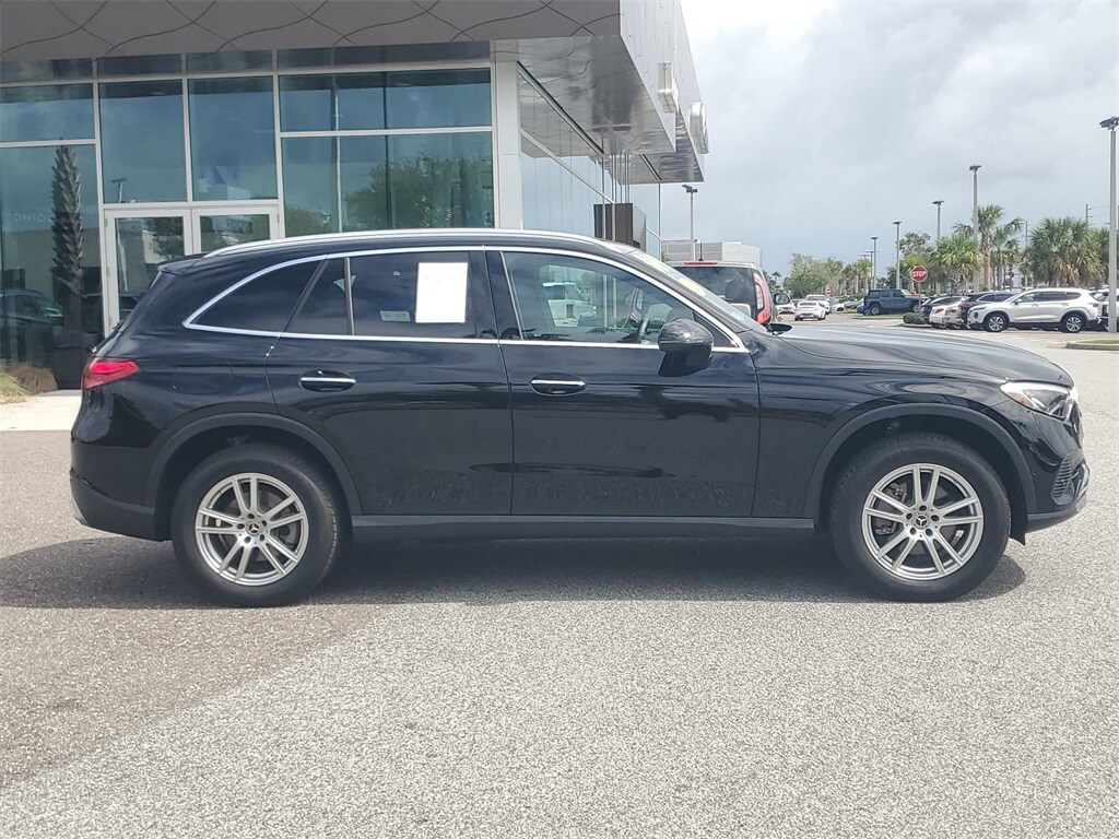 2023 Mercedes Benz GLC 300 4MATIC photo 4