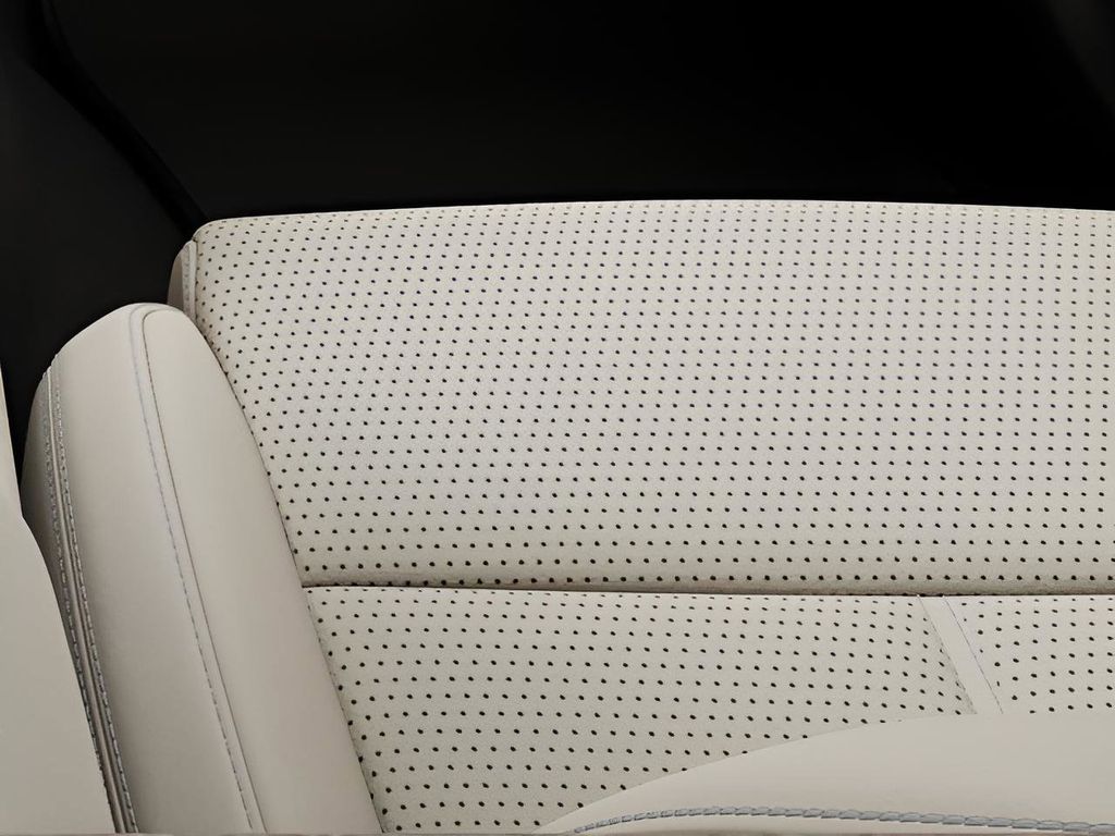 2026 GENESIS G70 Standard - Photo 13