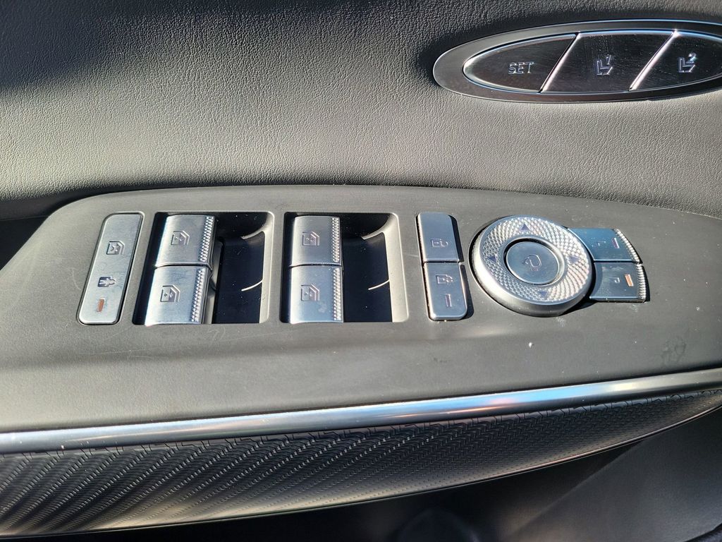 2025 GENESIS GV70 Standard - Photo 20