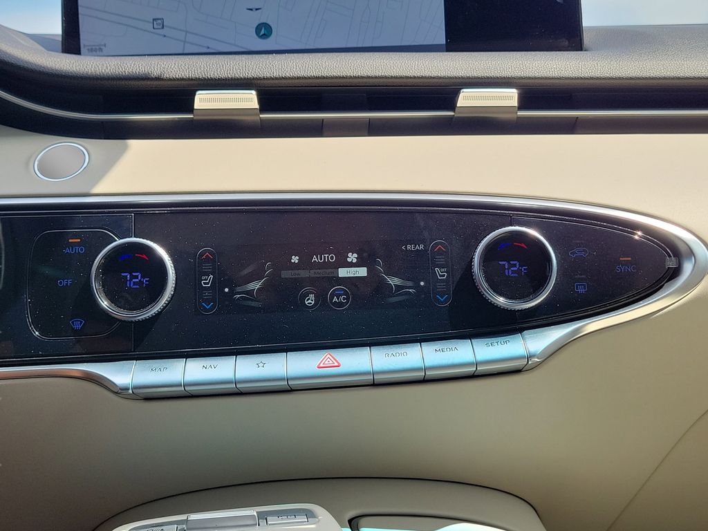 2023 GENESIS GV70 Standard - Photo 18