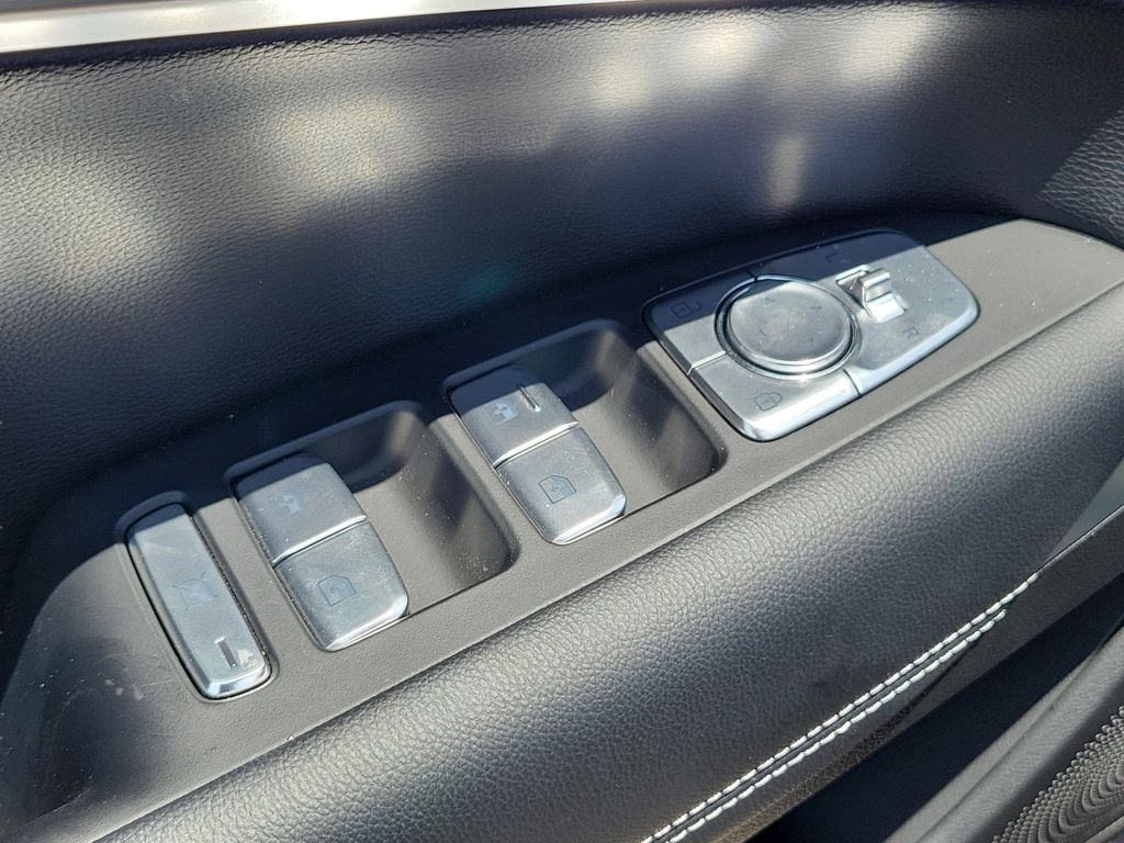 2026 GENESIS G70 Standard - Photo 26