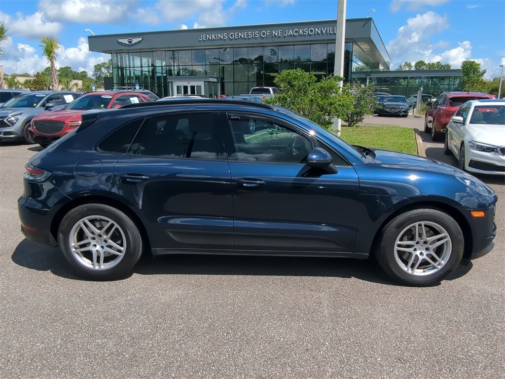 2019 Porsche Macan Base photo 2